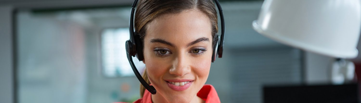 Kontakt Frau mit Headset